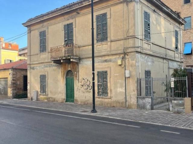 Palazzo in vendita a Porta Nuova, Pescara