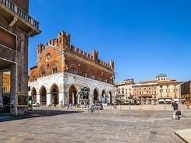 Palazzo in vendita a Piacenza