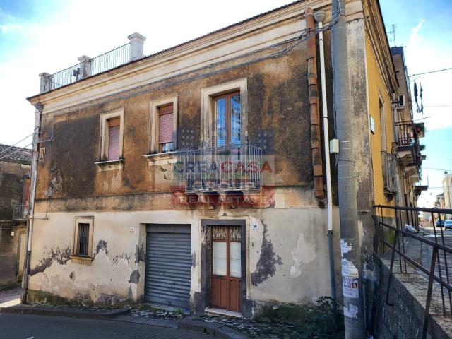 Palazzo in vendita a Piedimonte Etneo, Sicilia