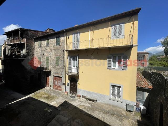 Palazzo in vendita a Unione Comuni Garfagnana, Pieve Fosciana