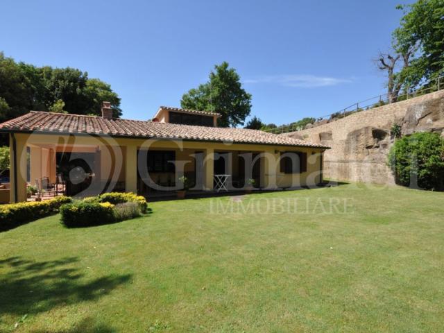 Palazzo in vendita a Unione di Comuni Montani Colline del Fiora, Pitigliano
