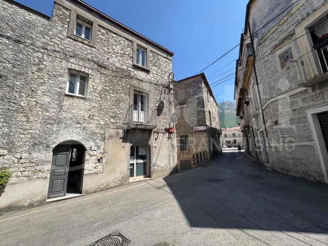 Palazzo in vendita a Prata Sannita, Campania