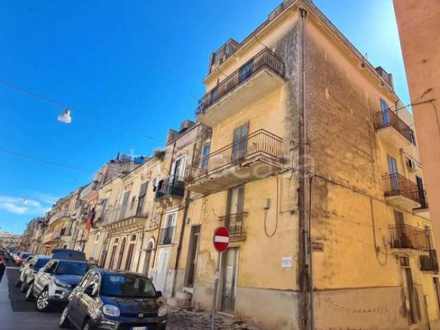 Palazzo in vendita a Ragusa Ibla, Ragusa