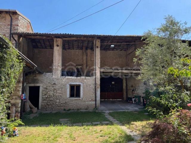 Palazzo in vendita a Rezzato, Lombardia
