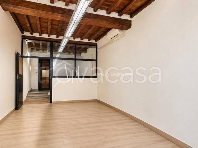 Palazzo in vendita a La Roma, Casoli