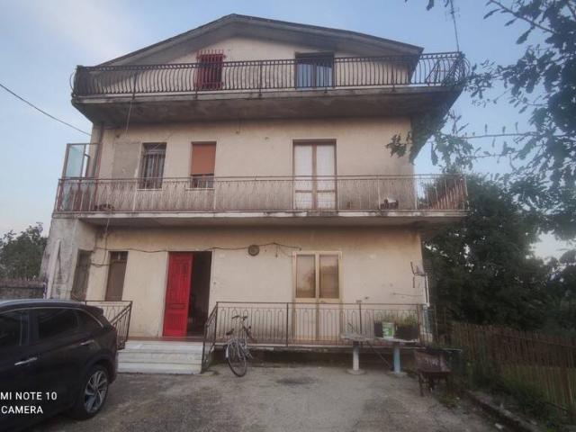 Palazzo in vendita a San Martino Valle, Campania