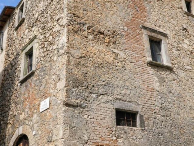 Palazzo in vendita a Scurcola Marsicana, L'Aquila