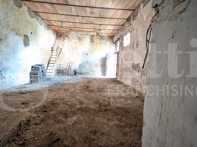 Palazzo in vendita a Trentola, Campania