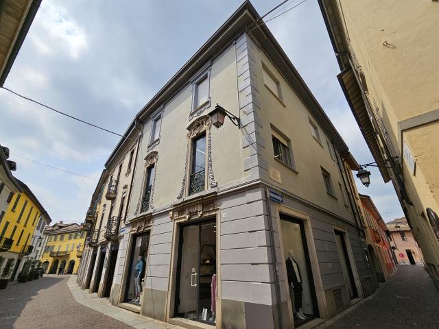 Palazzo in vendita a Treviglio, Lombardia