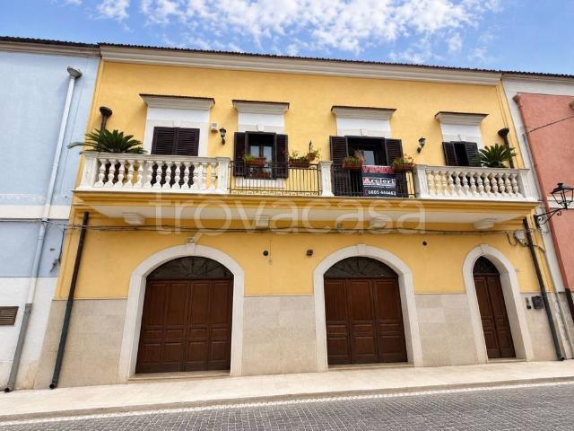 Palazzo in vendita a Puglia, Barletta-andria-trani