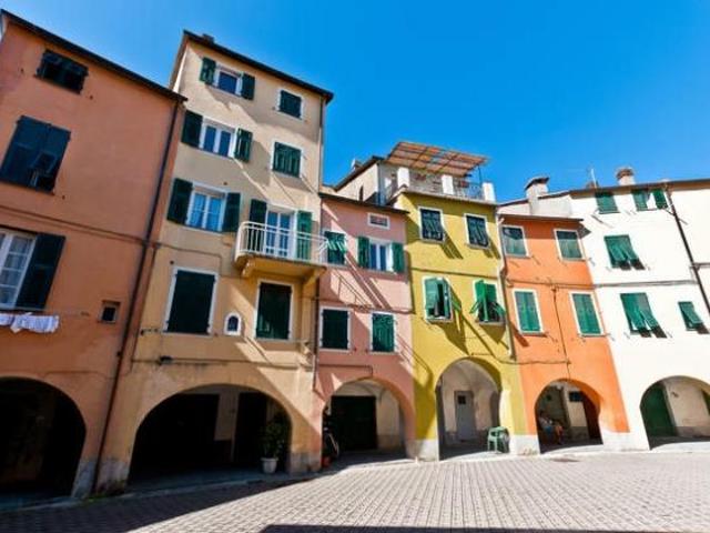 Palazzo in vendita a Varese Ligure, Liguria