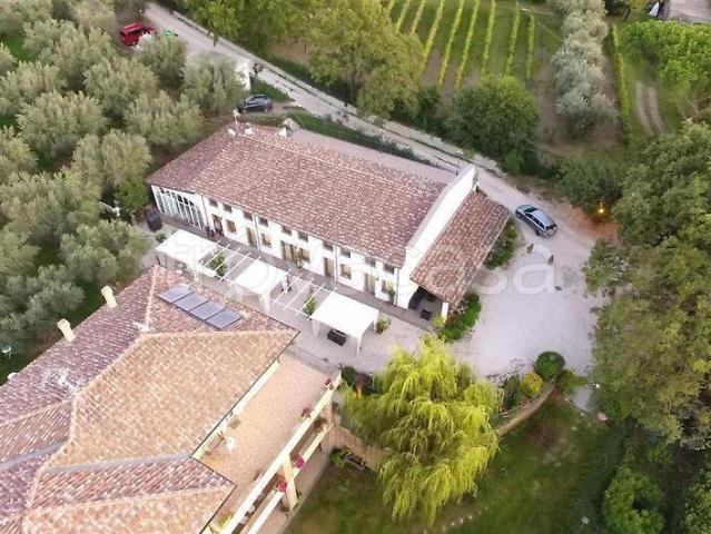 Palazzo in vendita a Tre Croci, Vetralla