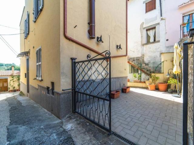 Palazzo in vendita a Viterbo, Lazio