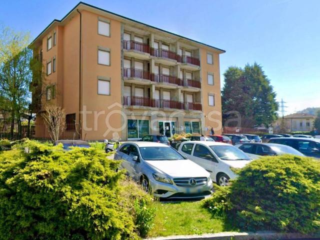 Palazzo in vendita a Albano Sant'alessandro, Lombardia