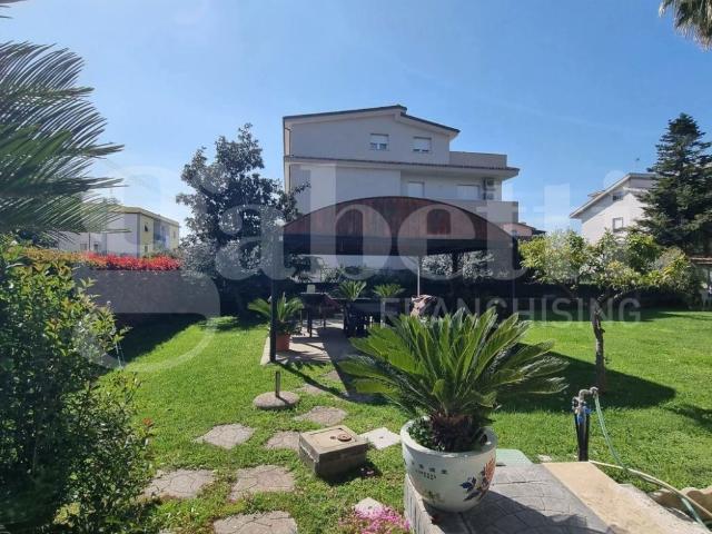 Palazzo in vendita a Leda, Aprilia