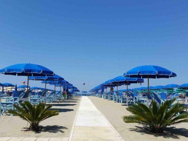 Locale Commerciale in vendita a San Carlo, Marina Di Massa