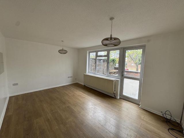 House for rent in London Borough of Ealing, Greenford