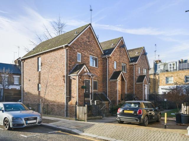 Apartment for rent in Brompton, Greater London