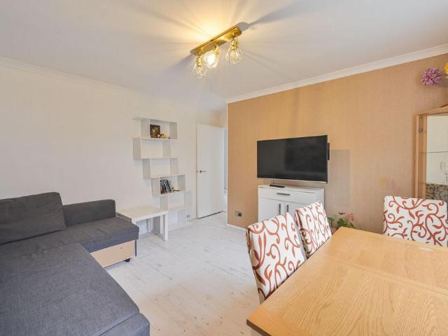Apartment for rent in Brompton, Greater London
