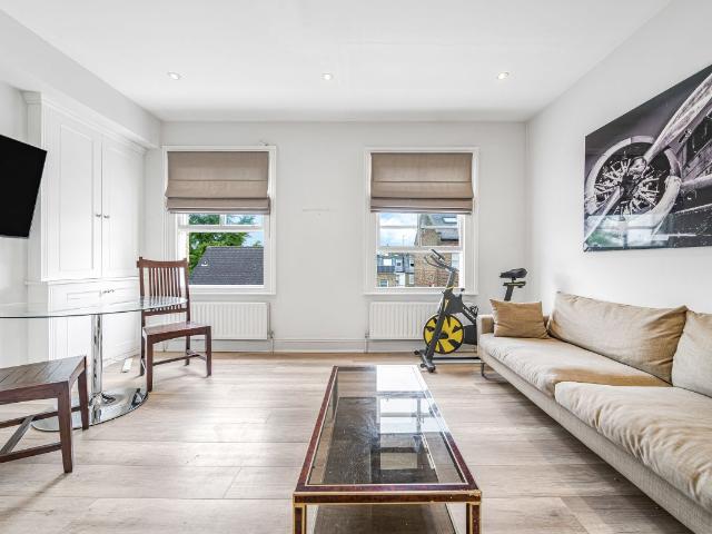 Apartment for rent in Brompton, Greater London