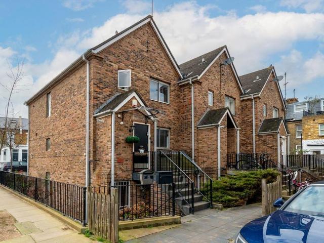 House for rent in Brompton, Greater London