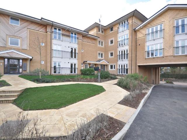 Apartment for rent in Ardleigh Green, Greater London
