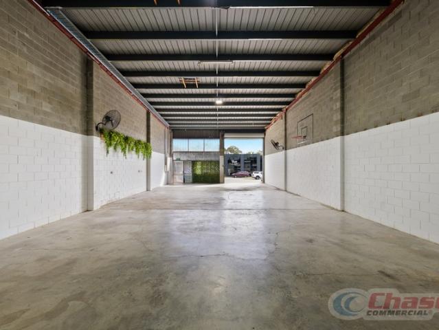 Warehouse for rent in Toombul, Queensland