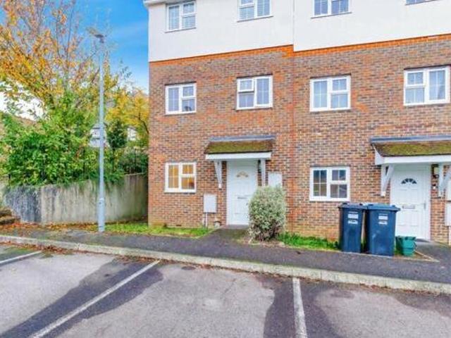 House for sale in Hillview, Surrey