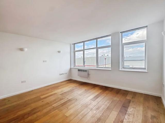 Apartment for rent in London Borough of Croydon, Waddon