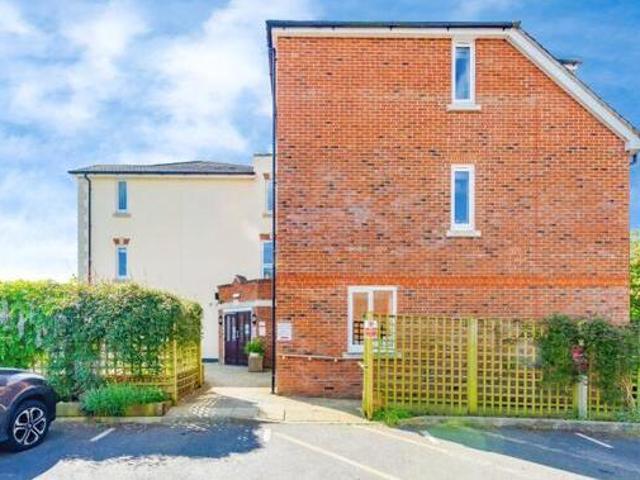 House for sale in Hillview, Surrey