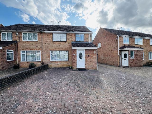 Apartment for rent in Langley Green, Crawley