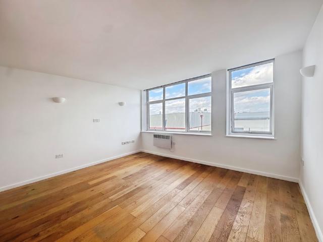 Apartment for rent in London Borough of Croydon, Waddon