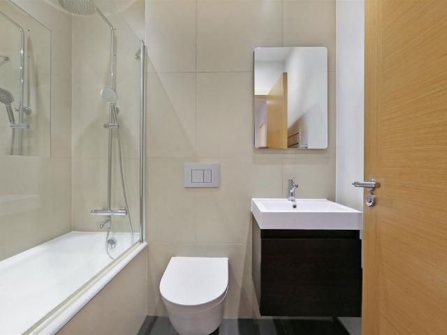 Apartment for rent in London Borough of Sutton, Greater London
