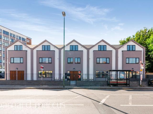 Apartment for rent in London Borough of Croydon, Waddon