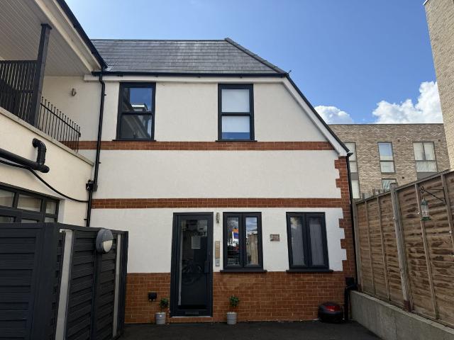 Studio for rent in London Borough of Sutton, Greater London
