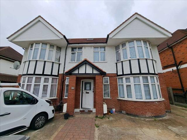 Studio for rent in Kingsbury, Greater London