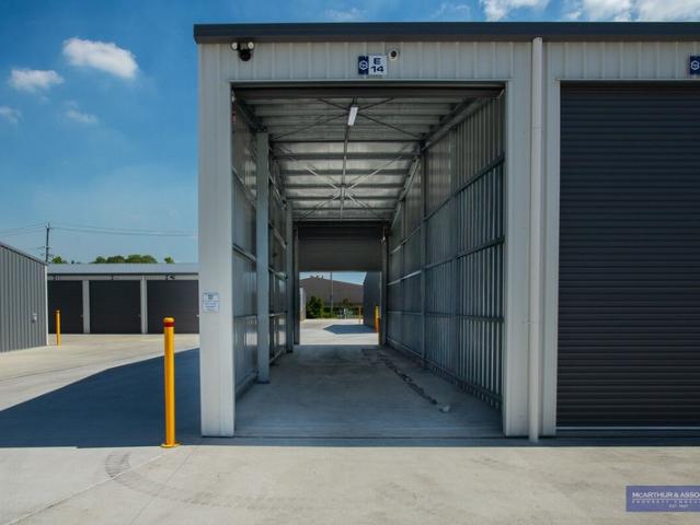 Warehouse for rent in Toombul, Queensland