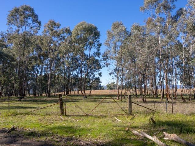 Cottage for sale in Staghorn Flat, Victoria
