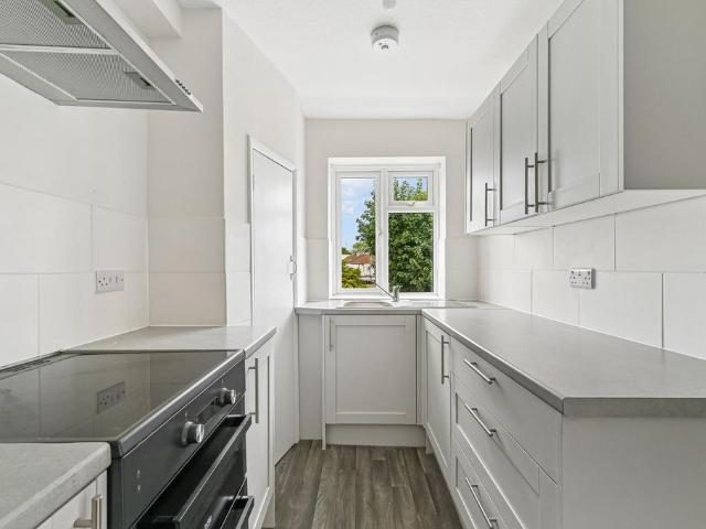 Apartment for rent in Knowle Green, Lower Halliford
