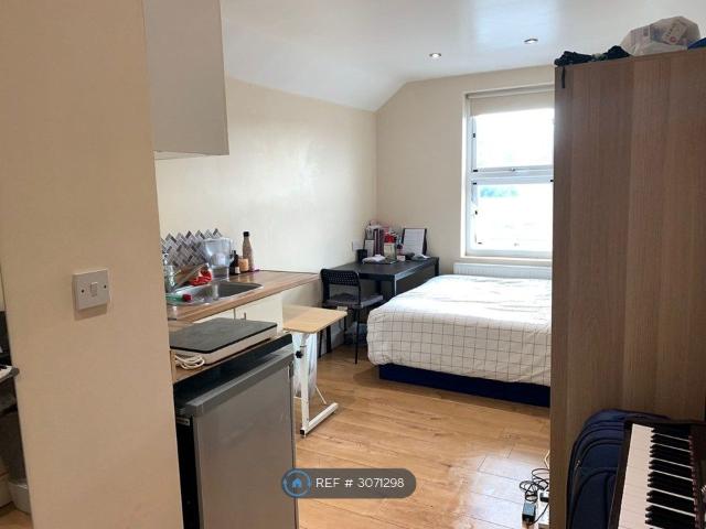 Studio for rent in London Borough of Hounslow, Greater London