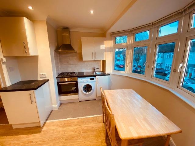 Apartment for rent in Loxford, Seven Kings