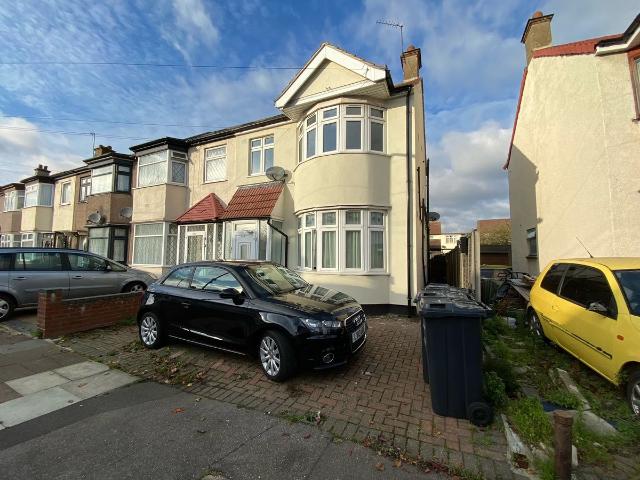 Apartment for rent in Loxford, Seven Kings