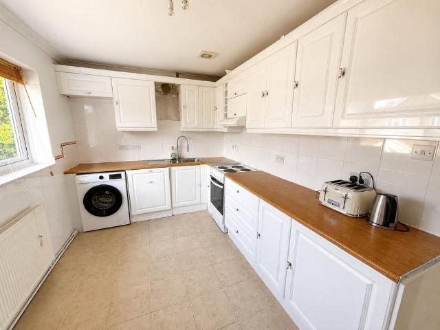 Apartment for rent in Lower Halliford, Surrey