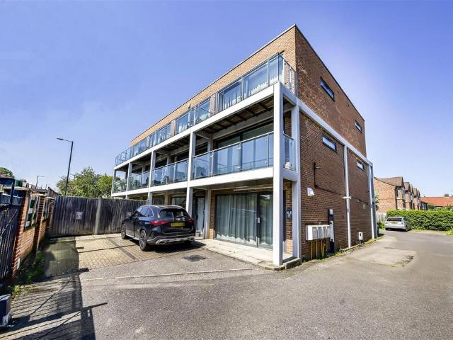 Apartment for rent in London Borough of Richmond upon Thames, Greater London