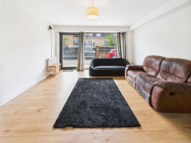 Apartment for rent in Strawberry Hill, Greater London