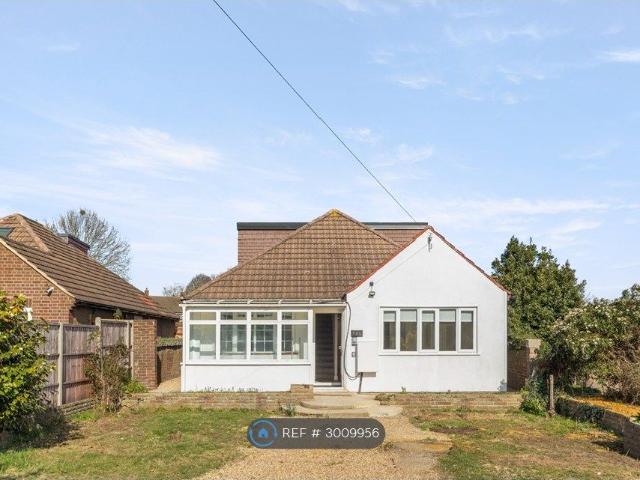 Studio for rent in Lower Halliford, Surrey