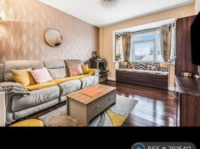 House for rent in Ashford Common, Lower Halliford
