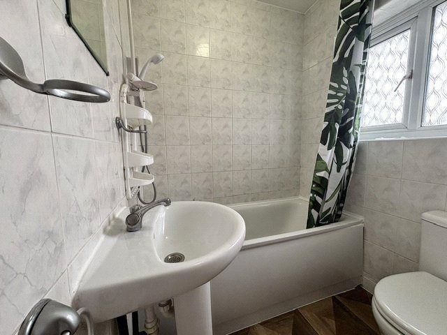 Apartment for rent in Lower Halliford, Surrey