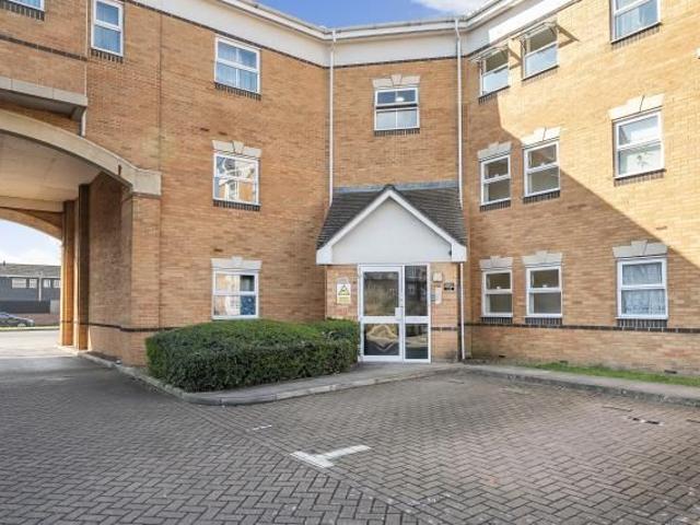 Apartment for rent in Sunbury, Surrey