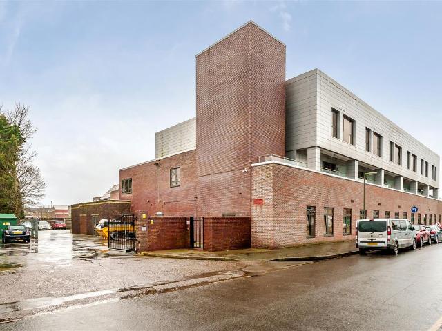 Apartment for rent in Kempton Park, Lower Halliford